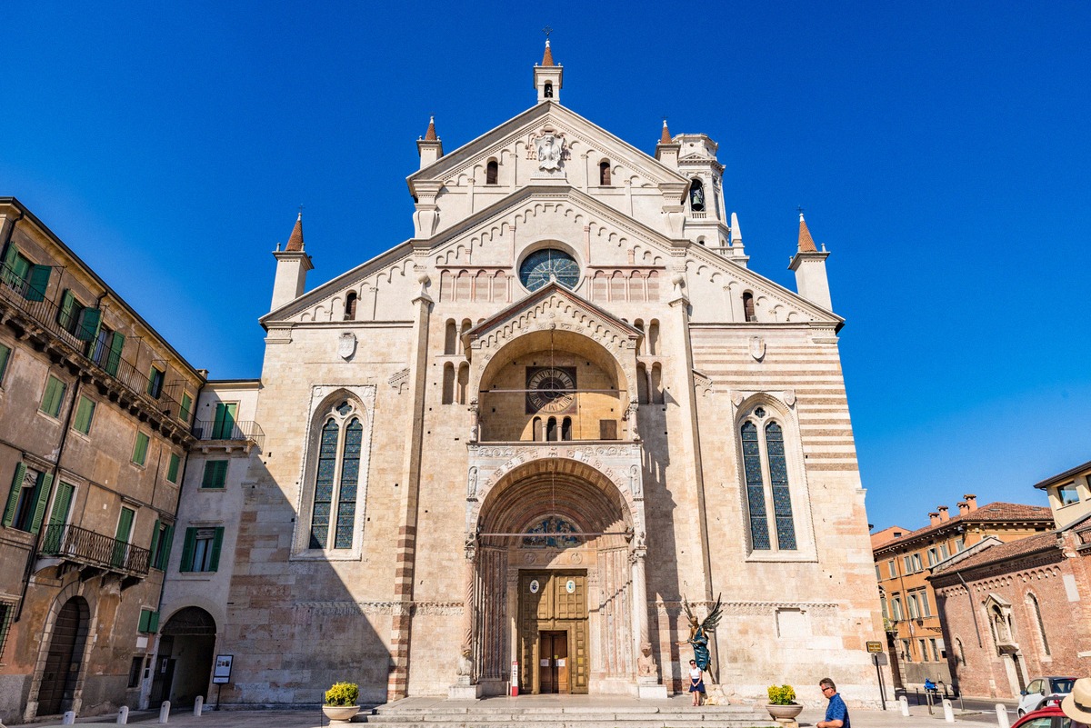 Fassade des Duomo di Verona